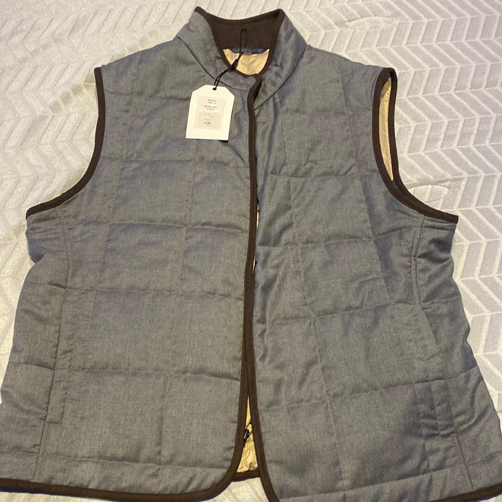 Never been worn got it from a family member and I have no use for it.